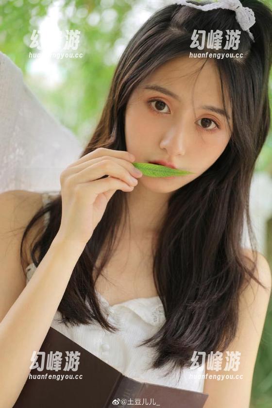 又在“17c吃瓜”网址上浪费了一个下午，居然是为了看谁和谁分手了？