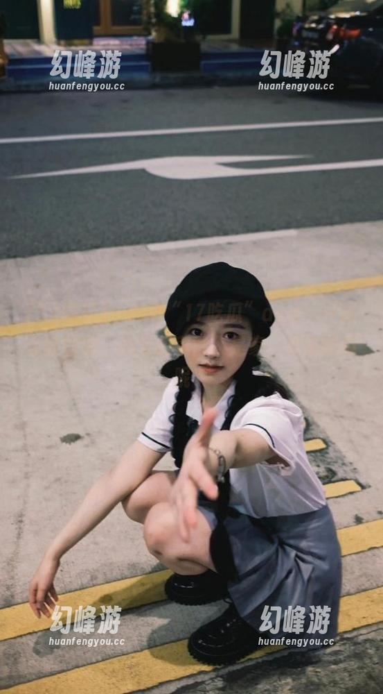 17吃瓜 一边刷“17吃瓜”app,一边走路回家,心里想着的不是家,是谁的瓜呢?