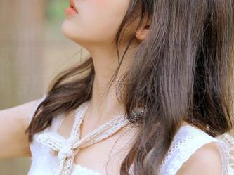 女子的身姿在58吃瓜网视频中若隐若现，哎呀，这情节真让人意乱心迷！