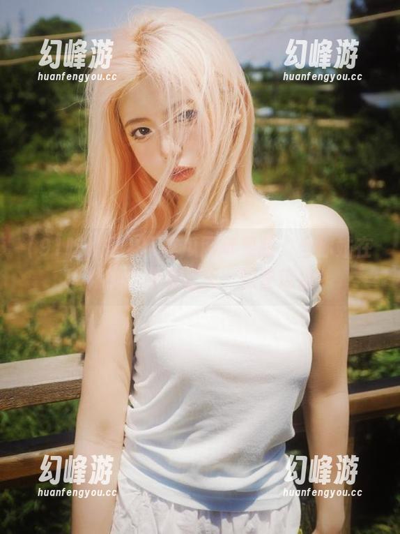 91吃瓜网苹果版：当你站在瓜摊前，压力全无，惊喜连连！