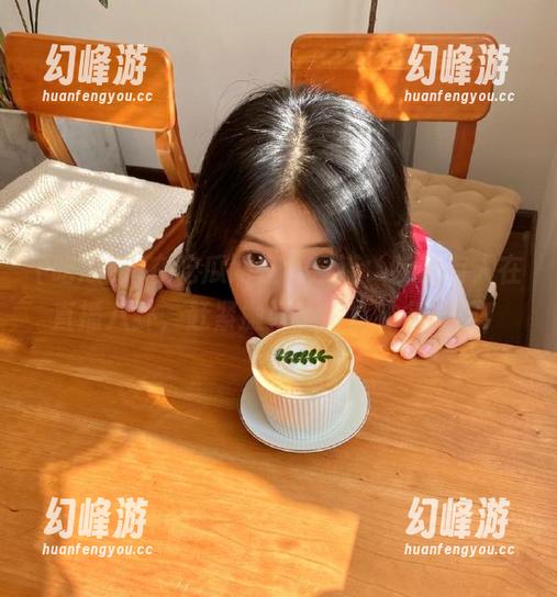 在吃瓜网在线报道，听说有人在直播八卦，赶紧搬好小板凳准备蹲啊！