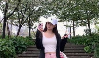 黑料不打烊？官网更新个网址让我轻松看2025好吗！