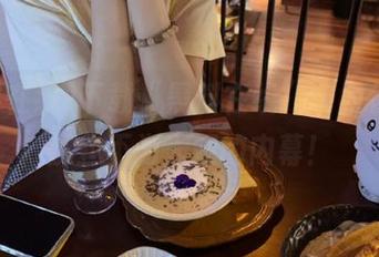 下载“黑料在线”，为你揭开那些不为人知的内幕！